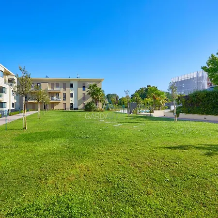 Queen Loft - Attico Moderno Con Solarium Privato E Vista Piscina * ديسينسانو ديل غاردا