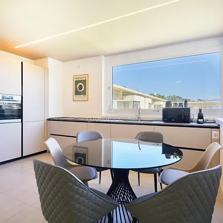 Queen Loft - Attico Moderno Con Solarium Privato E Vista Piscina شقة ديسينسانو ديل غاردا