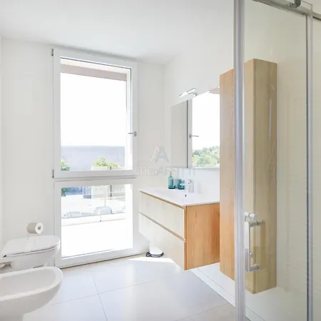 شقة Queen Loft - Attico Moderno Con Solarium Privato E Vista Piscina ديسينسانو ديل غاردا