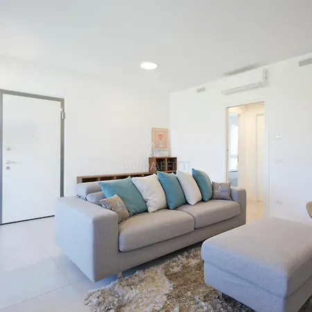 Queen Loft - Attico Moderno Con Solarium Privato E Vista Piscina * ديسينسانو ديل غاردا